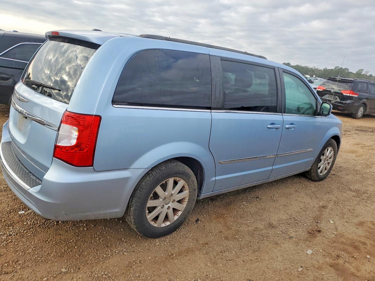 2013 CHRYSLER TOWN & COUNTRY TOURING photo 3