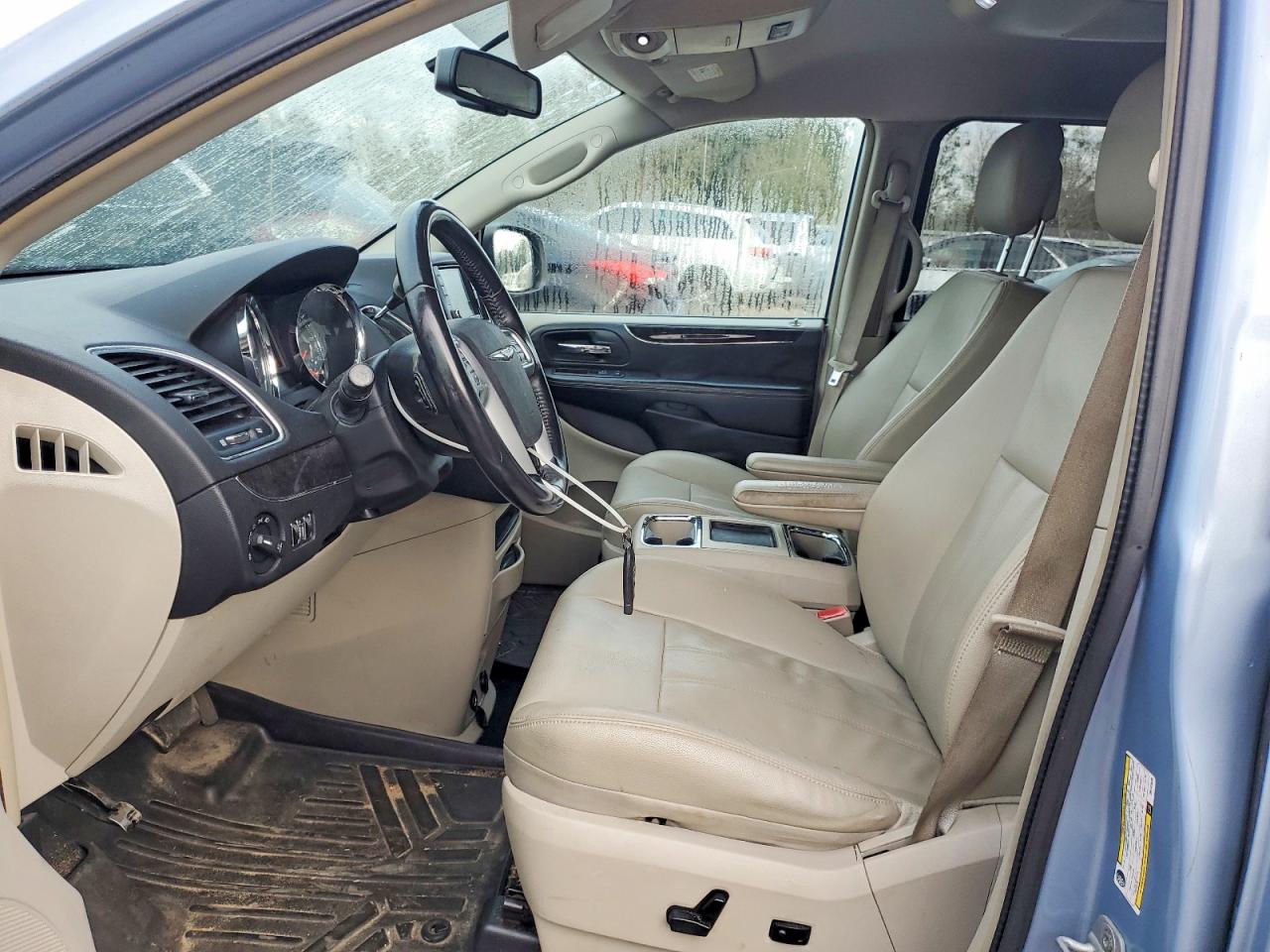 2013 CHRYSLER TOWN & COUNTRY TOURING photo 7