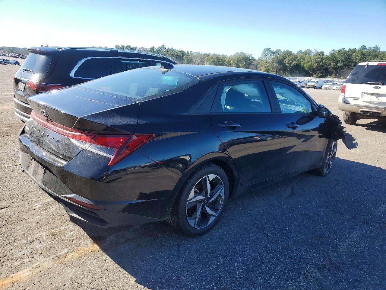 2023 HYUNDAI ELANTRA SEL photo 3