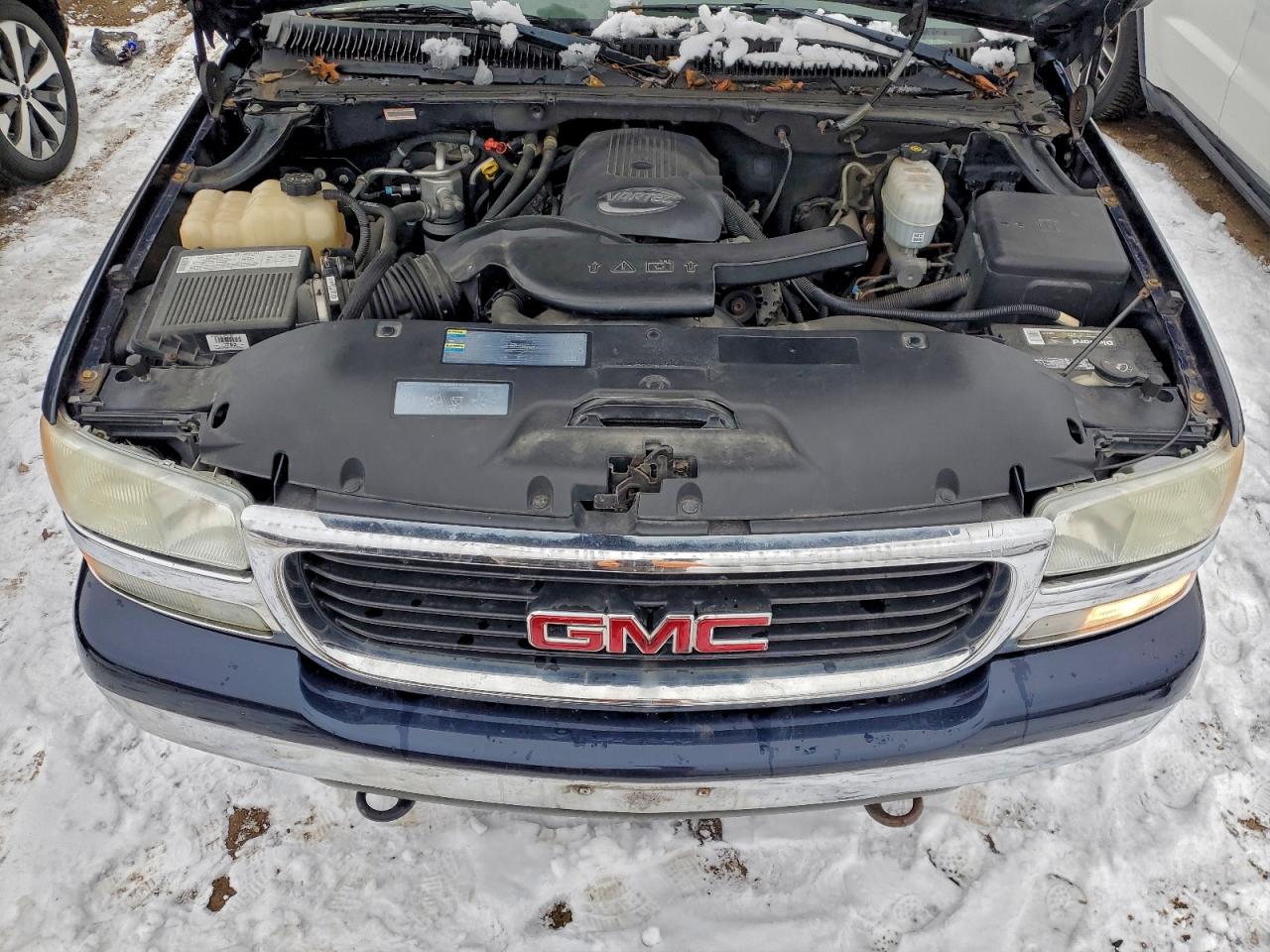 2004 GMC YUKON photo 11