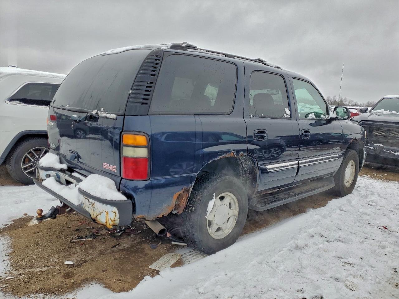 2004 GMC YUKON photo 3