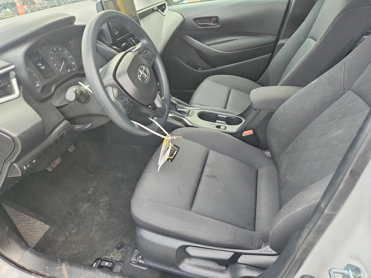 2025 TOYOTA COROLLA LE photo 13
