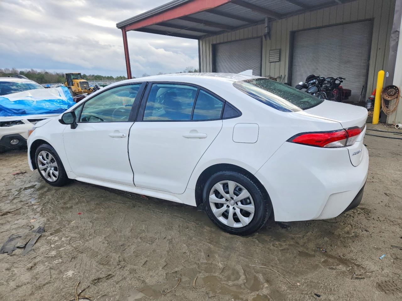 2025 TOYOTA COROLLA LE photo 3