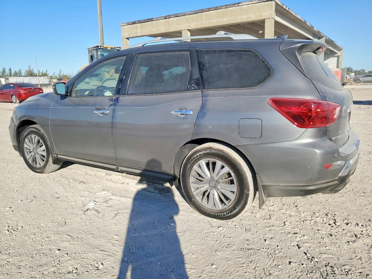 2020 NISSAN PATHFINDER S photo 2