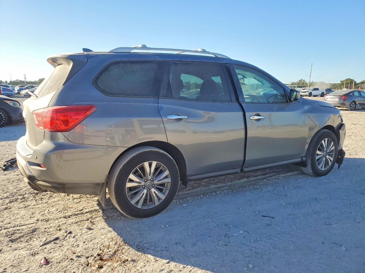 2020 NISSAN PATHFINDER S photo 3