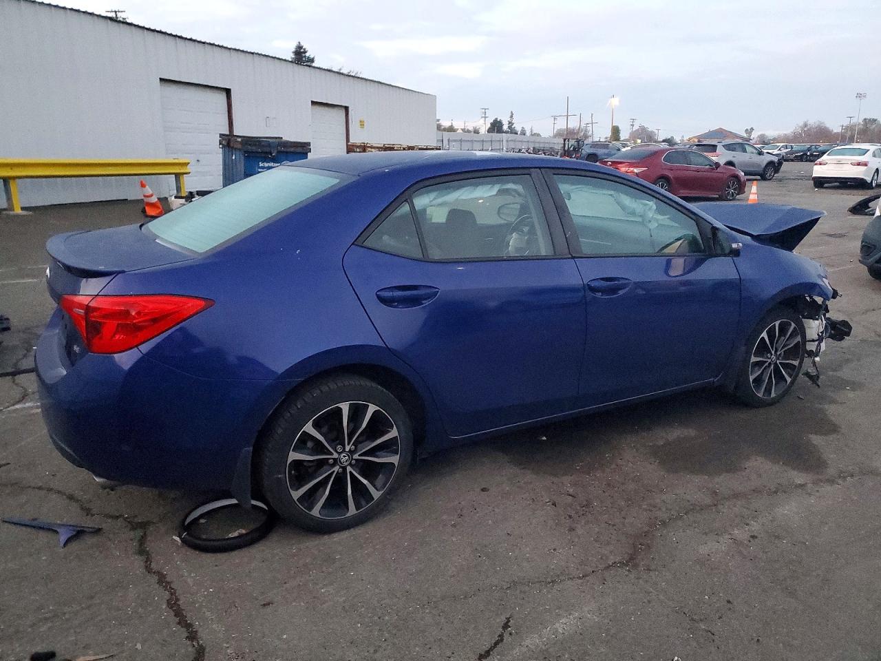 2019 TOYOTA COROLLA SE photo 3