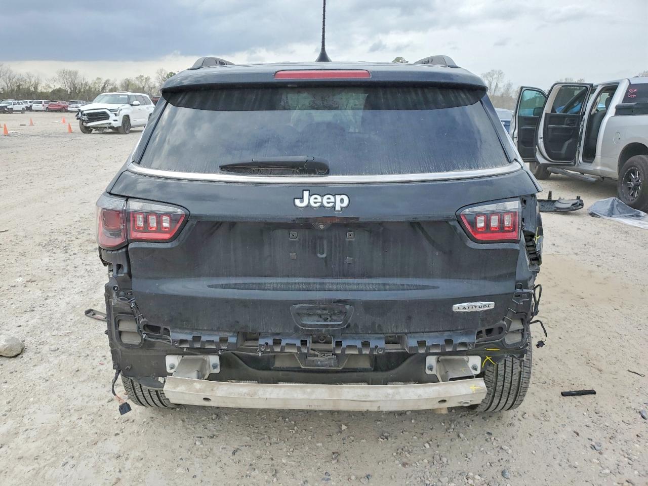 2022 JEEP COMPASS LATITUDE photo 6