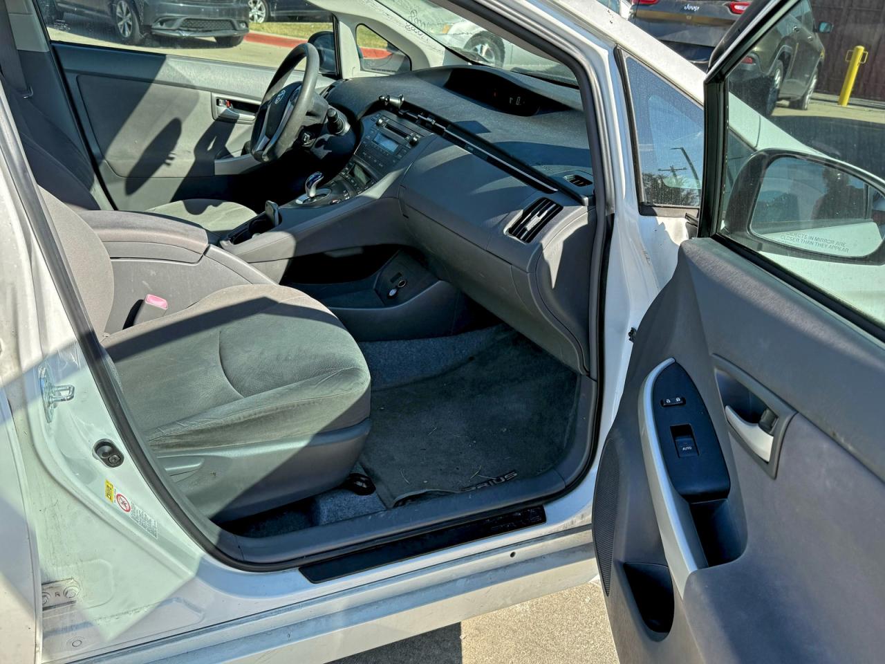 2010 TOYOTA PRIUS photo 5