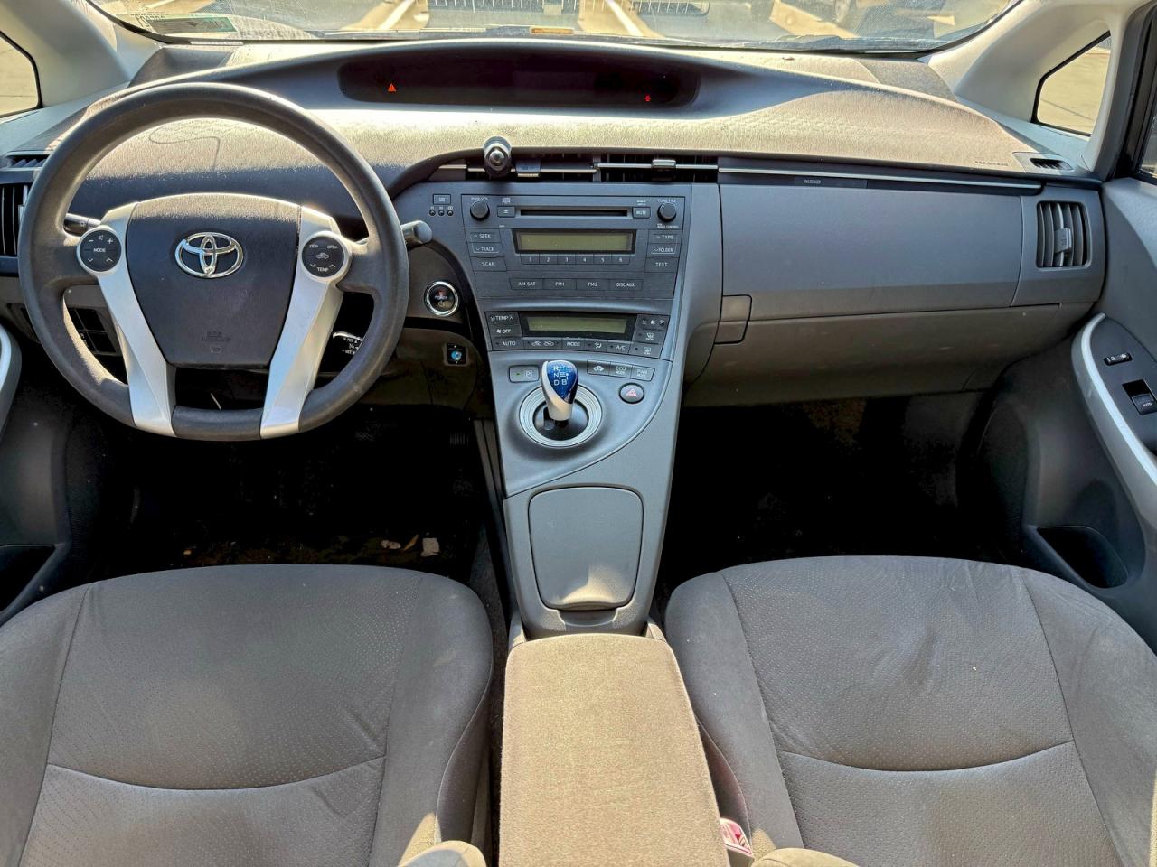 2010 TOYOTA PRIUS photo 9