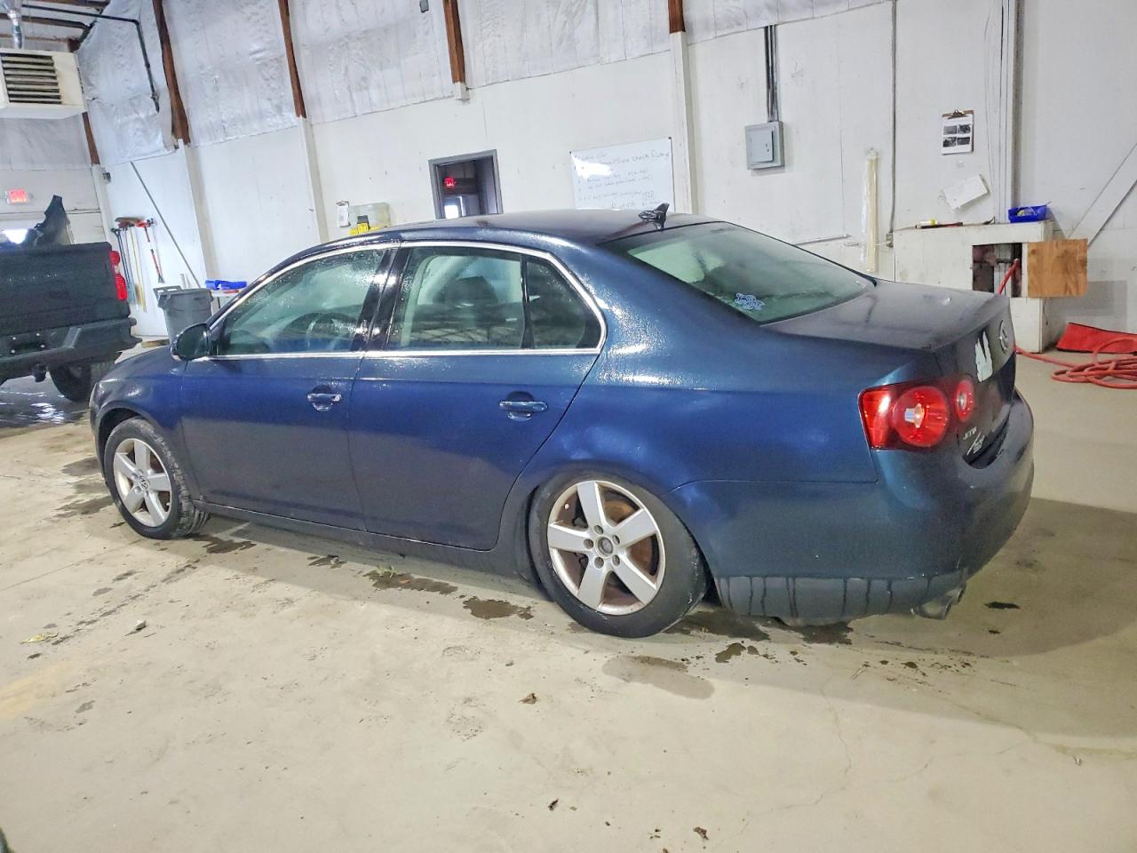 2009 VOLKSWAGEN JETTA SE photo 2