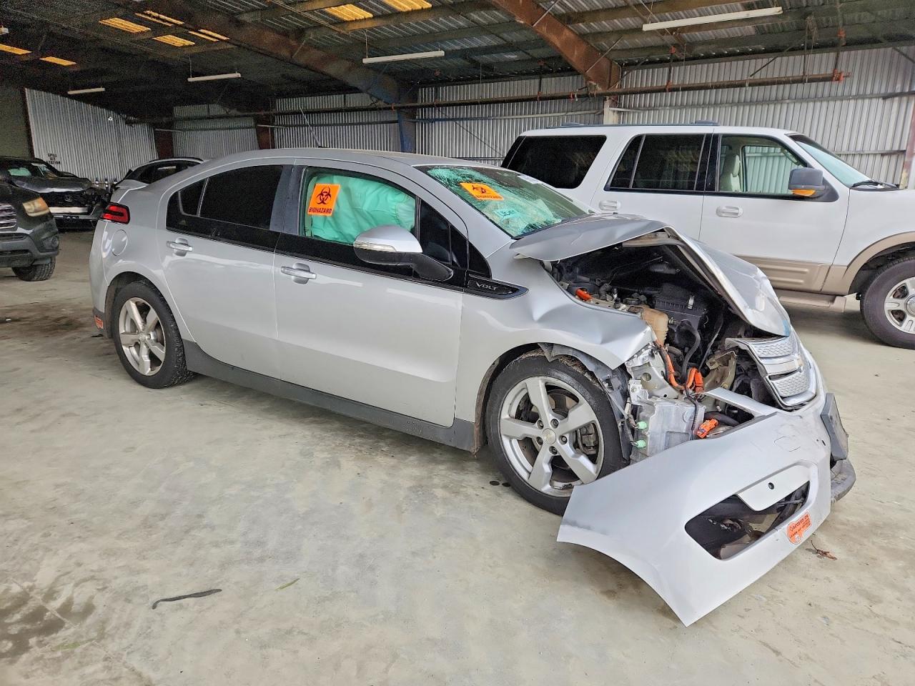 2013 CHEVROLET VOLT photo 4