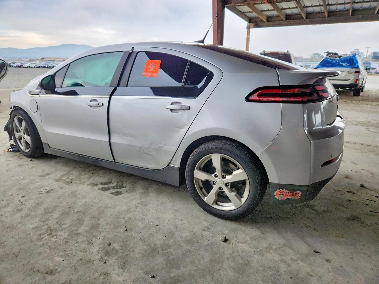 2013 CHEVROLET VOLT photo 2