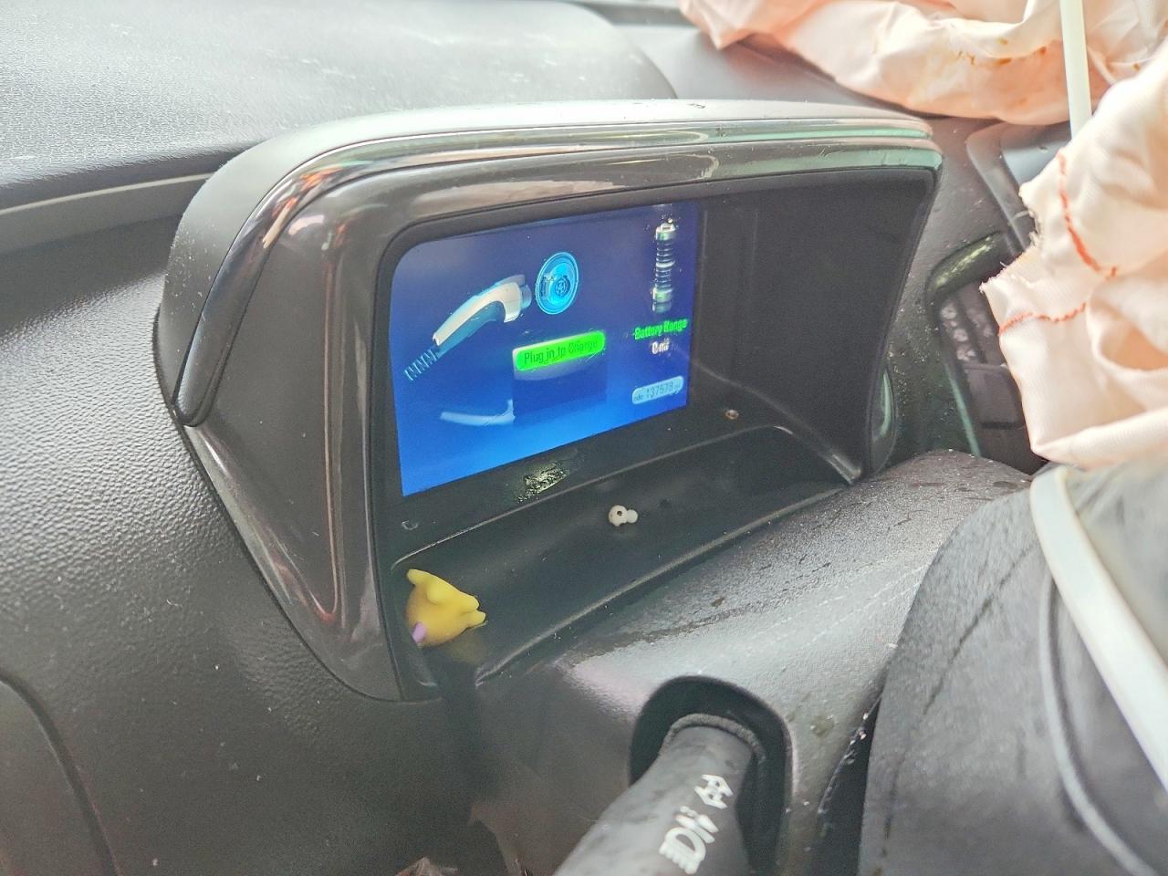 2013 CHEVROLET VOLT photo 9