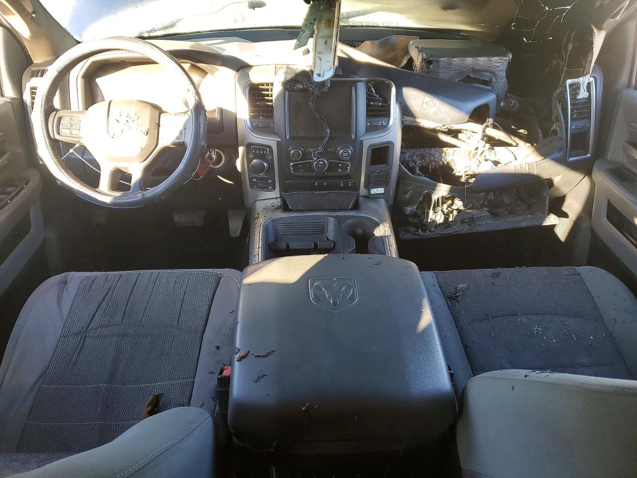 2016 RAM 1500 SLT photo 8