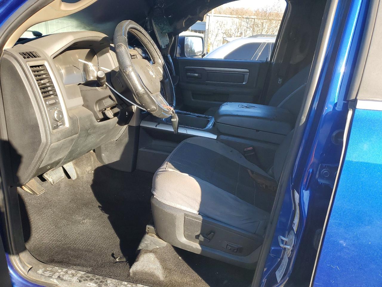 2016 RAM 1500 SLT photo 7