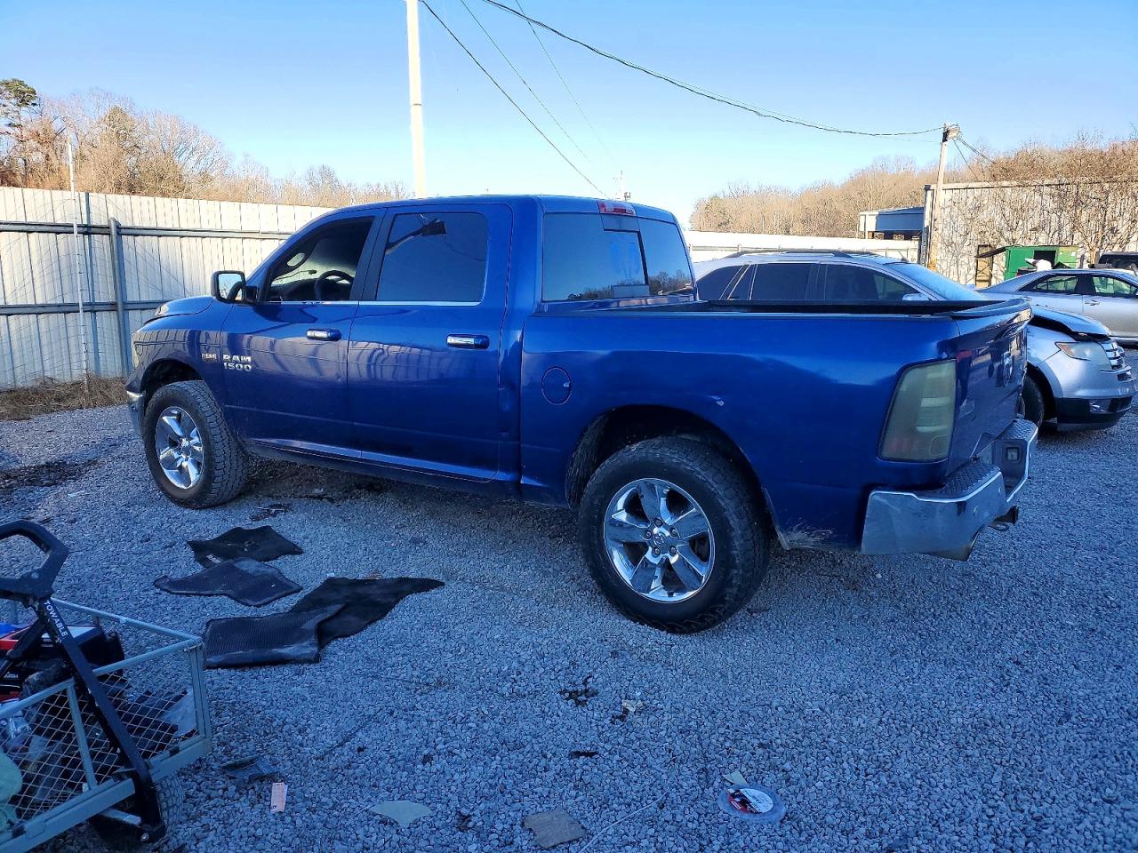 2016 RAM 1500 SLT photo 2