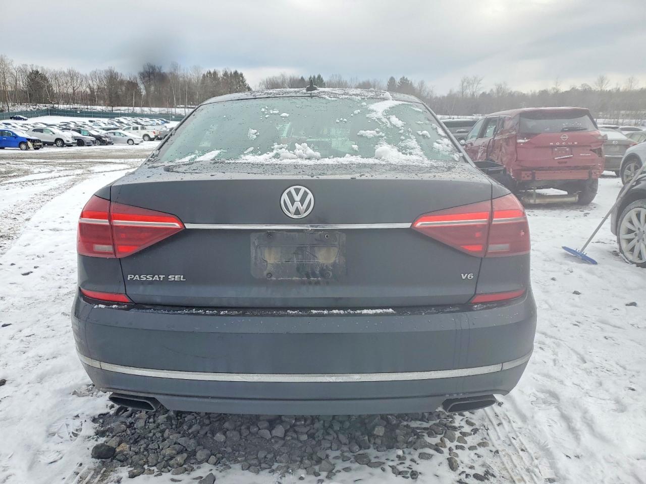 2017 VOLKSWAGEN PASSAT SEL PREMIUM photo 6