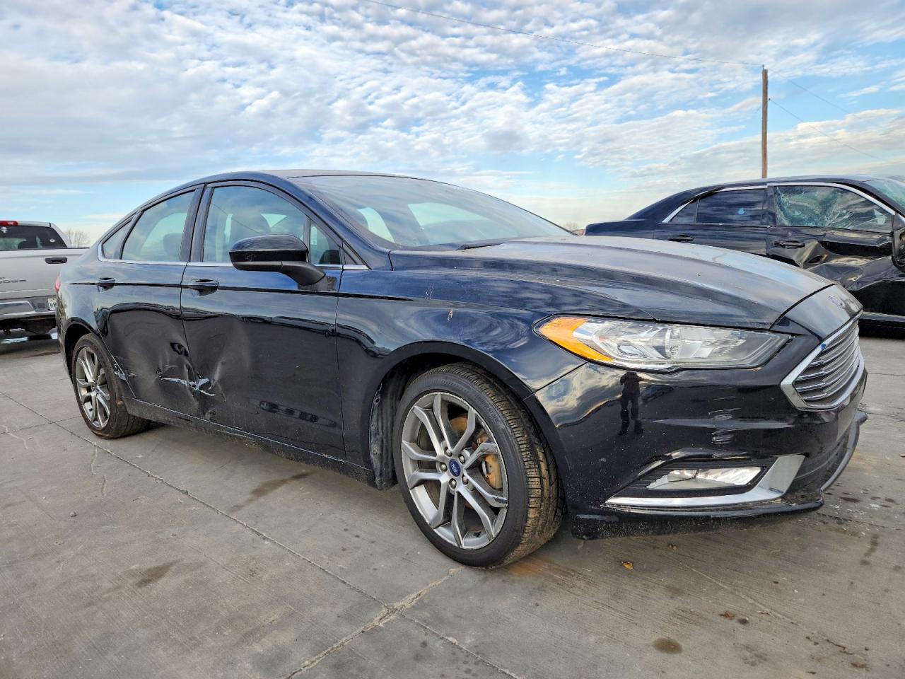 2017 FORD FUSION SE photo 4