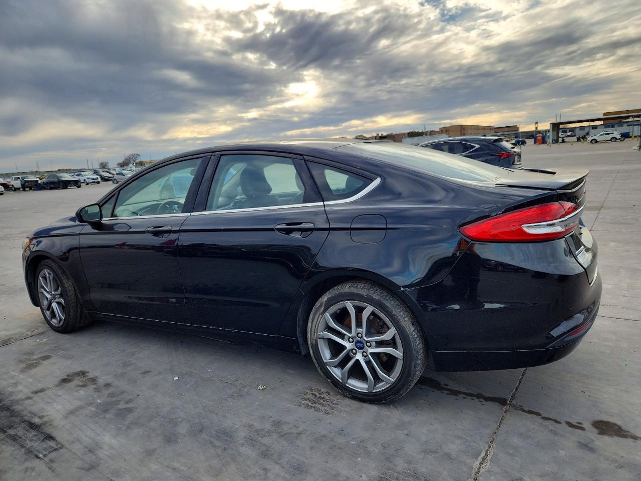 2017 FORD FUSION SE photo 2