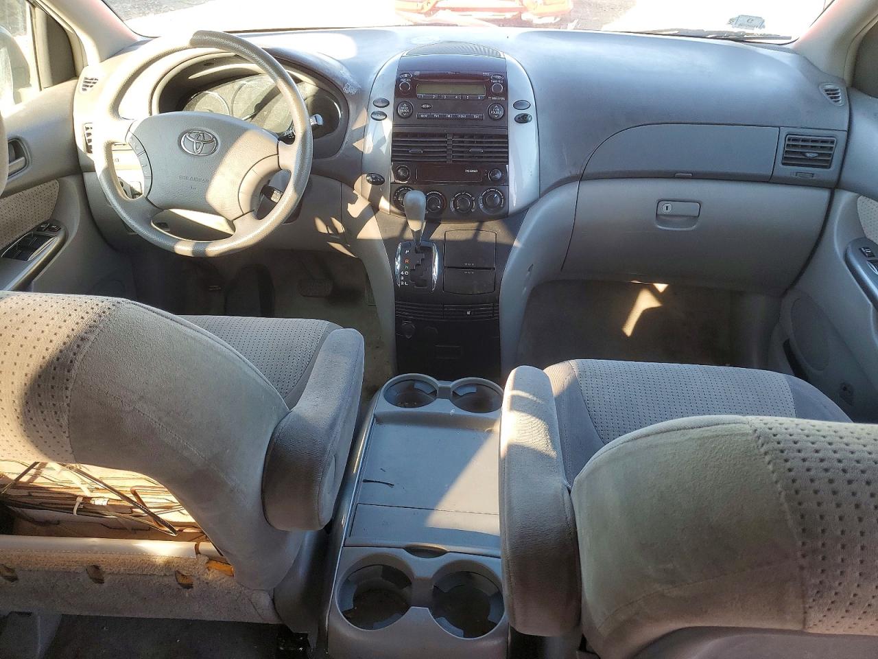 2007 TOYOTA SIENNA CE photo 8