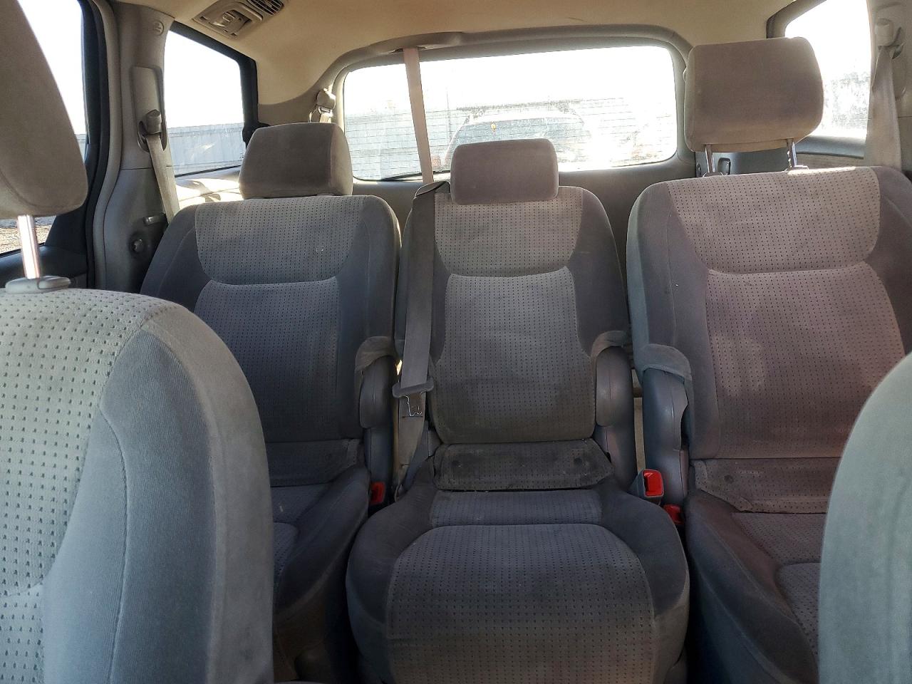 2007 TOYOTA SIENNA CE photo 10