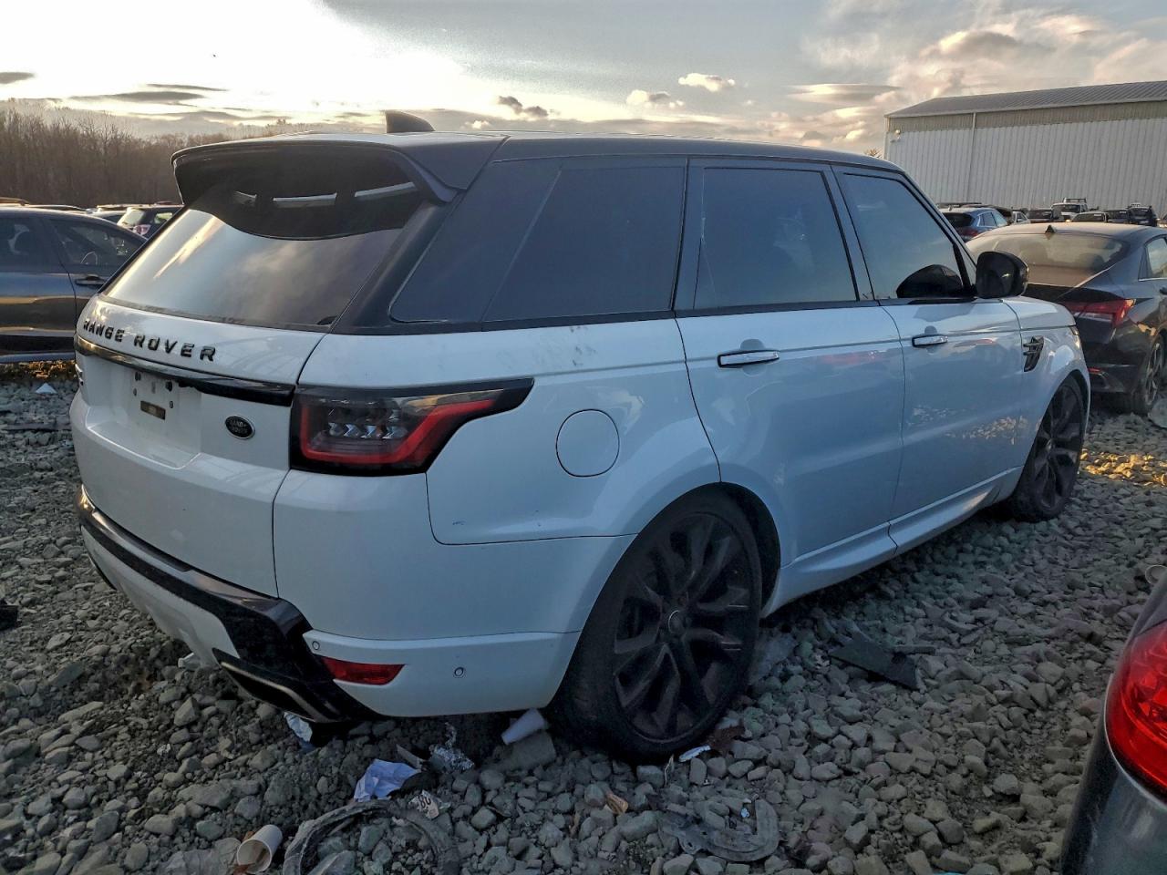 2019 LAND ROVER RANGE ROVER SPORT HST photo 3