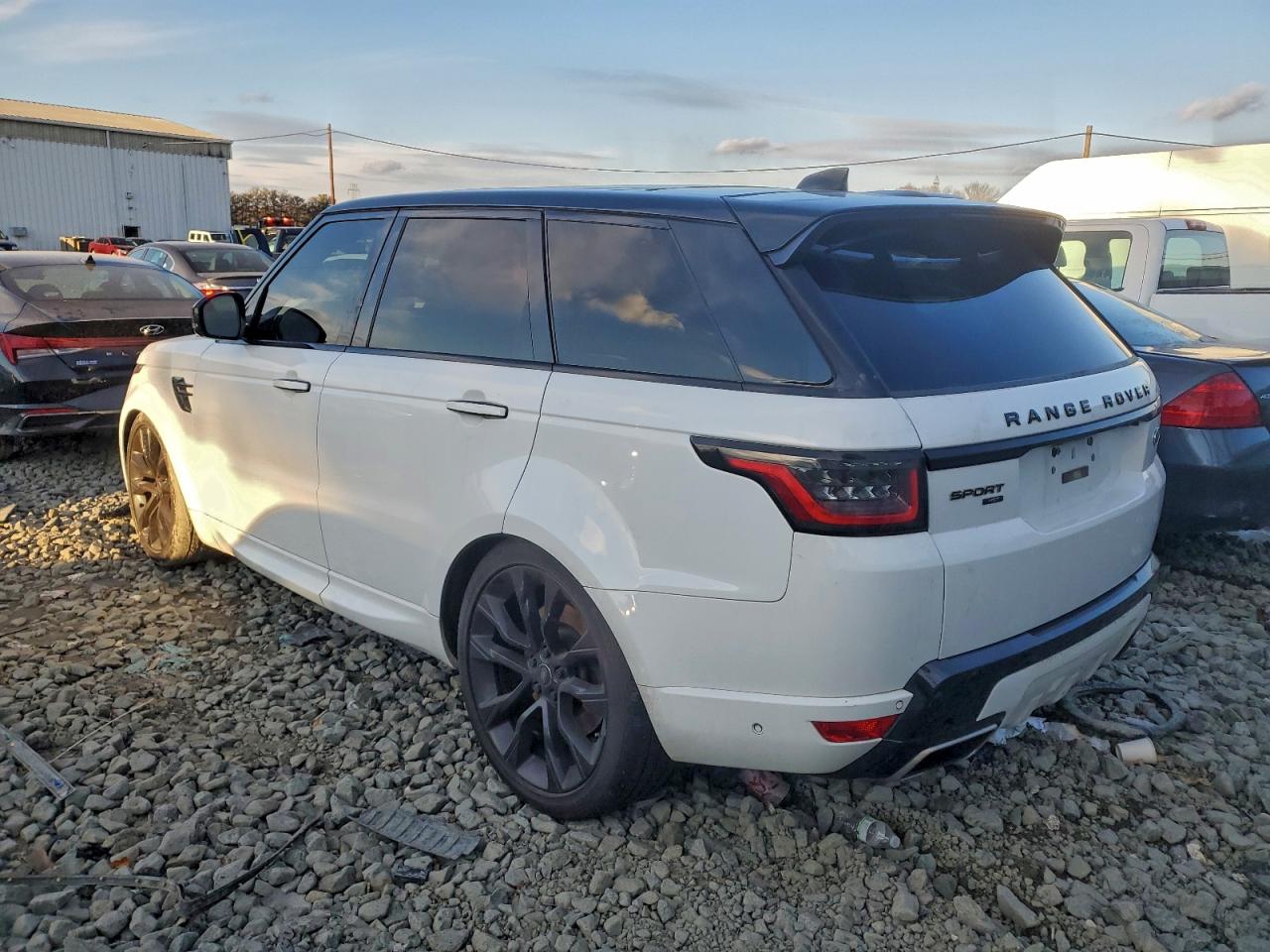 2019 LAND ROVER RANGE ROVER SPORT HST photo 2