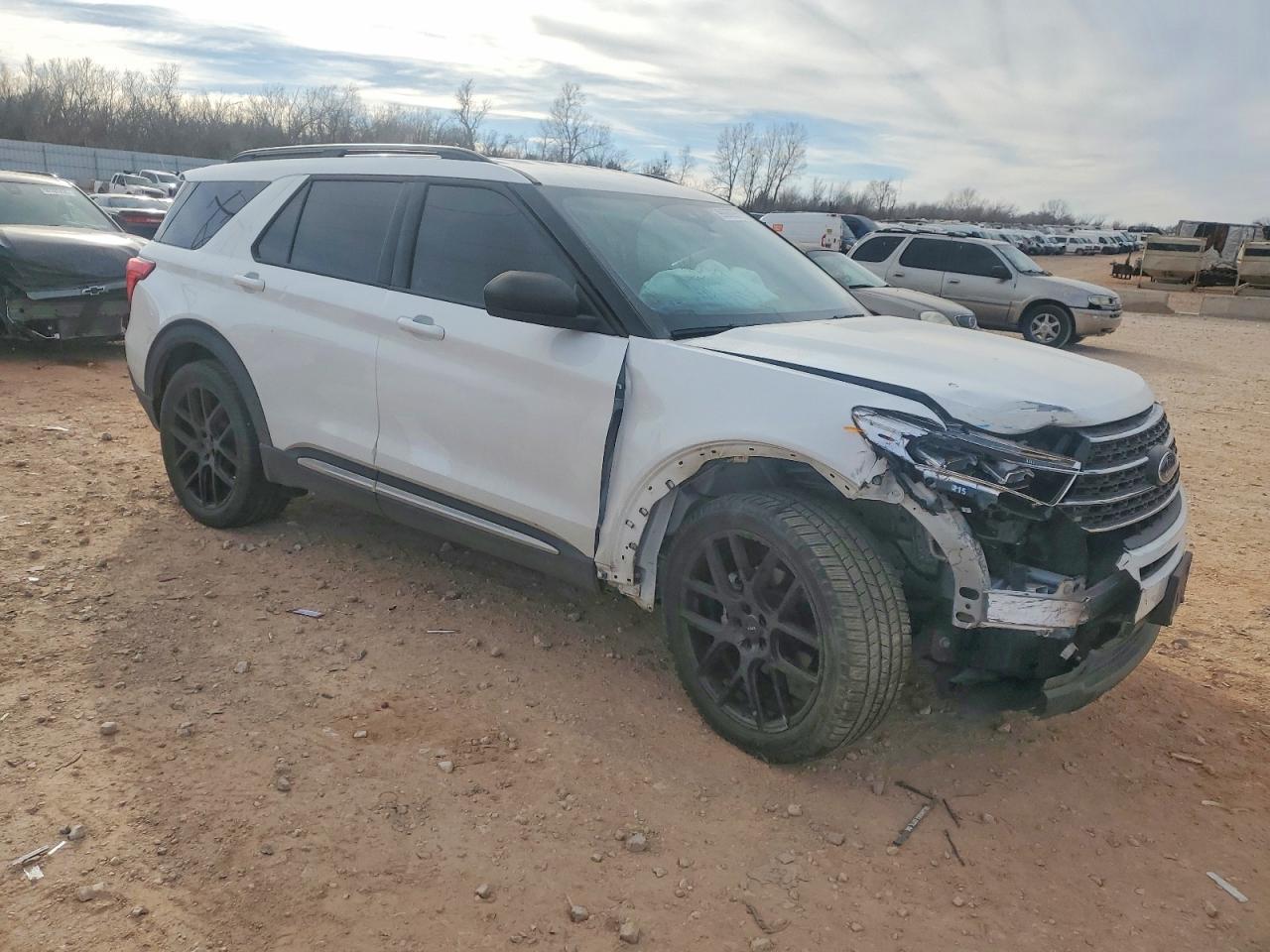 2021 FORD EXPLORER XLT photo 4