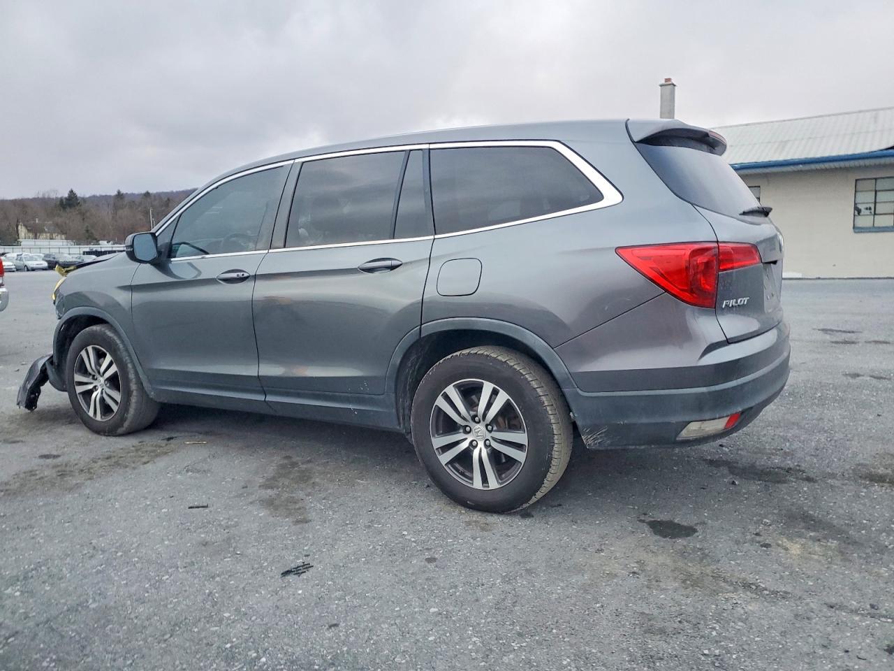 2016 HONDA PILOT EX photo 2