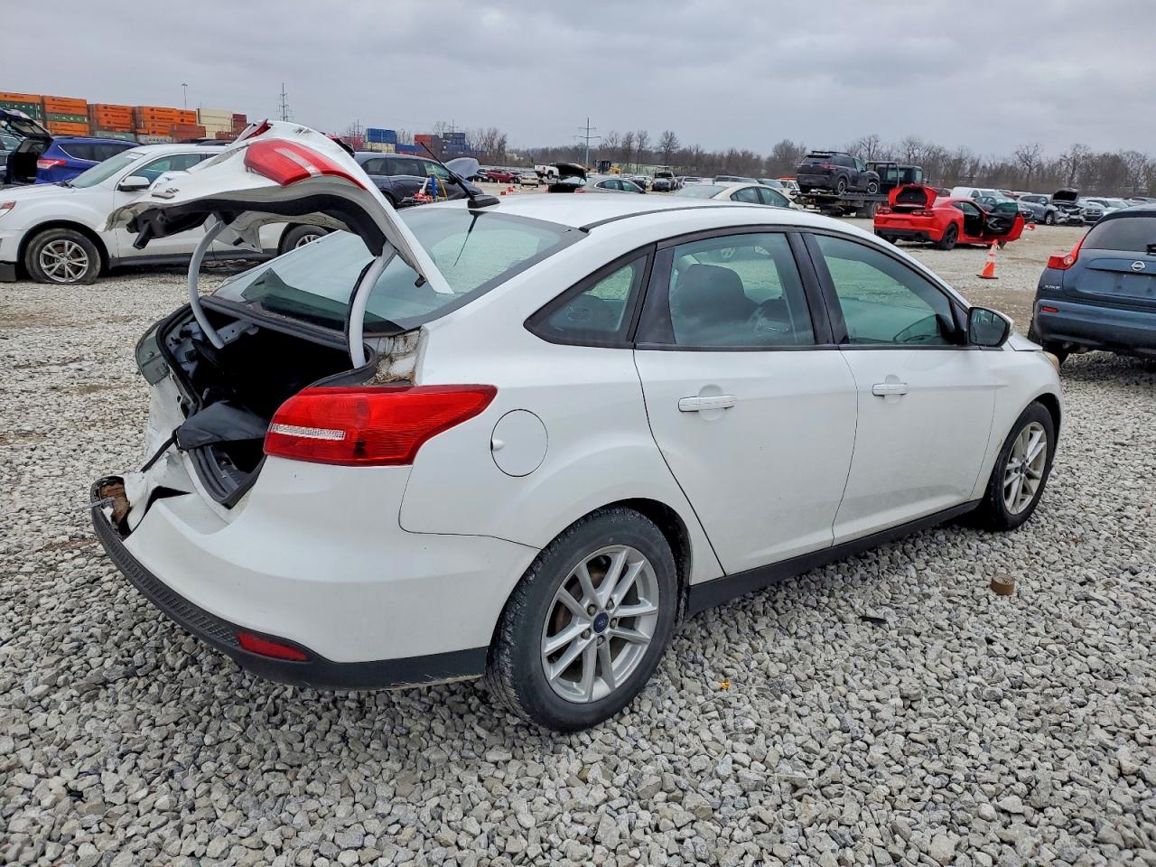 2015 FORD FOCUS SE photo 3