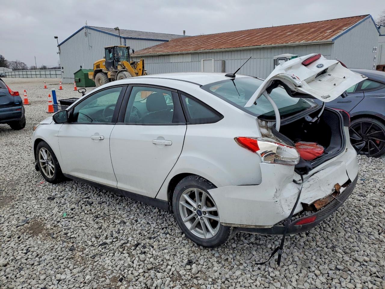 2015 FORD FOCUS SE photo 2