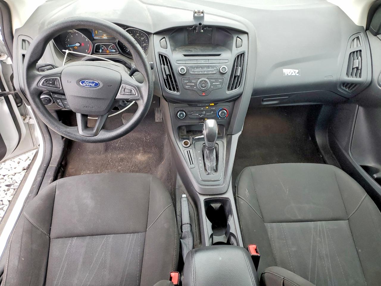2015 FORD FOCUS SE photo 8