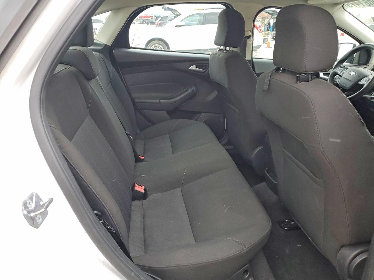 2015 FORD FOCUS SE photo 10