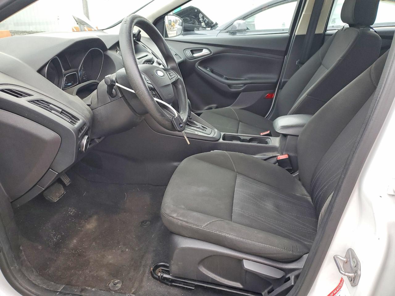 2015 FORD FOCUS SE photo 7