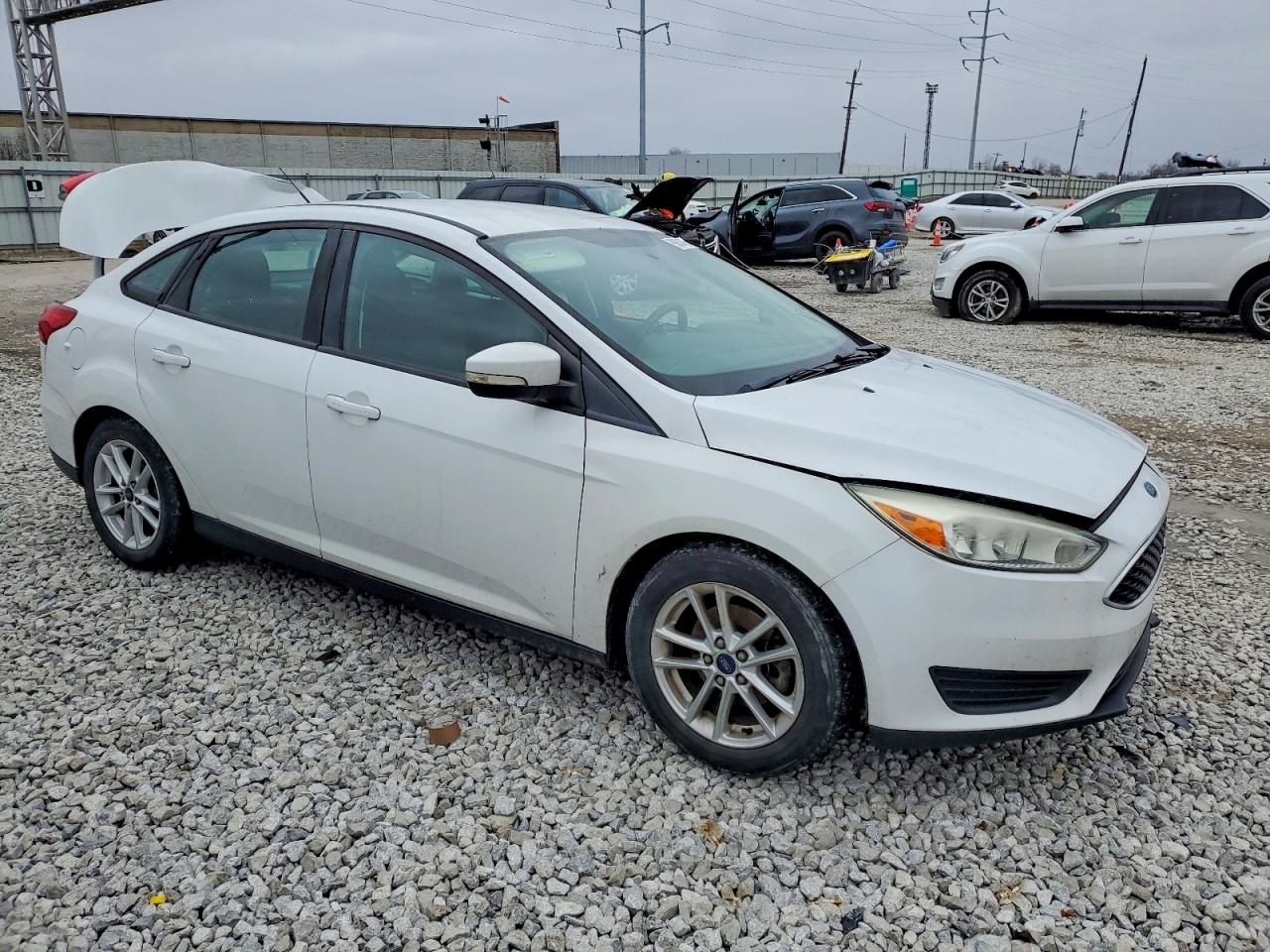 2015 FORD FOCUS SE photo 4