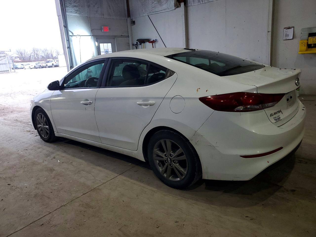 2017 HYUNDAI ELANTRA SE photo 2