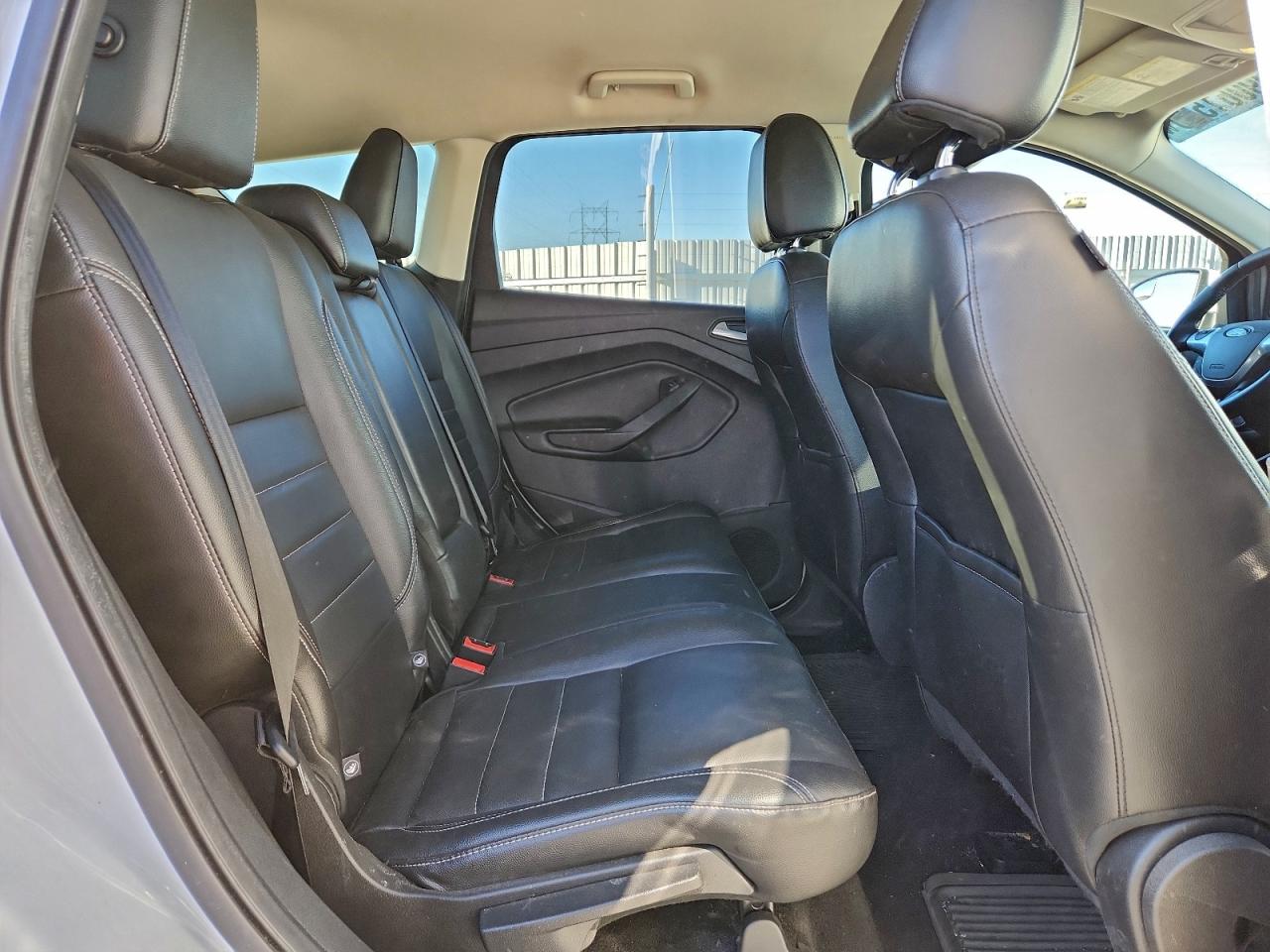 2015 FORD ESCAPE SE photo 11