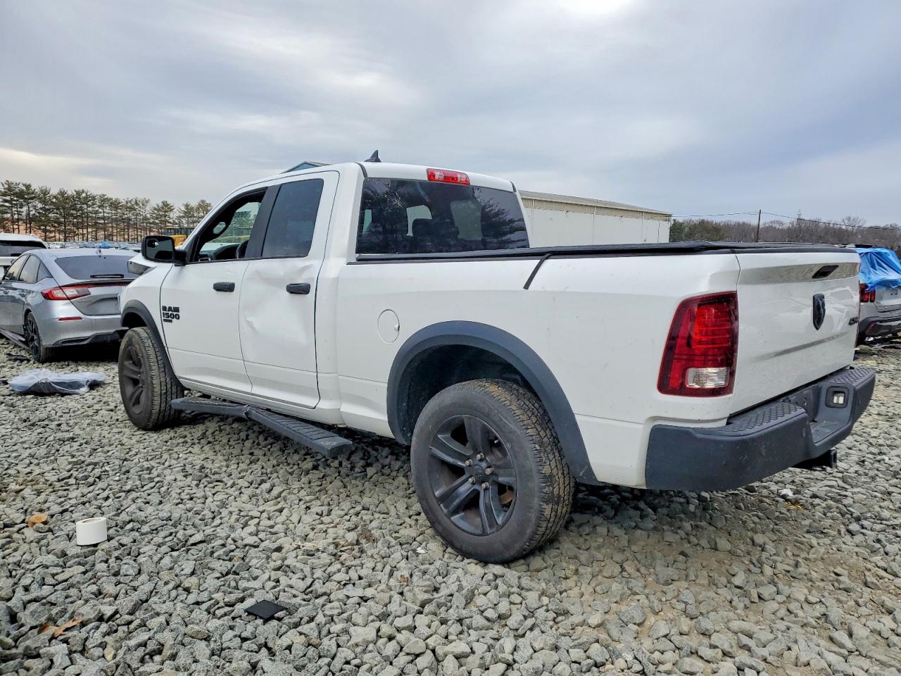 2023 RAM 1500 CLASSIC SLT photo 2