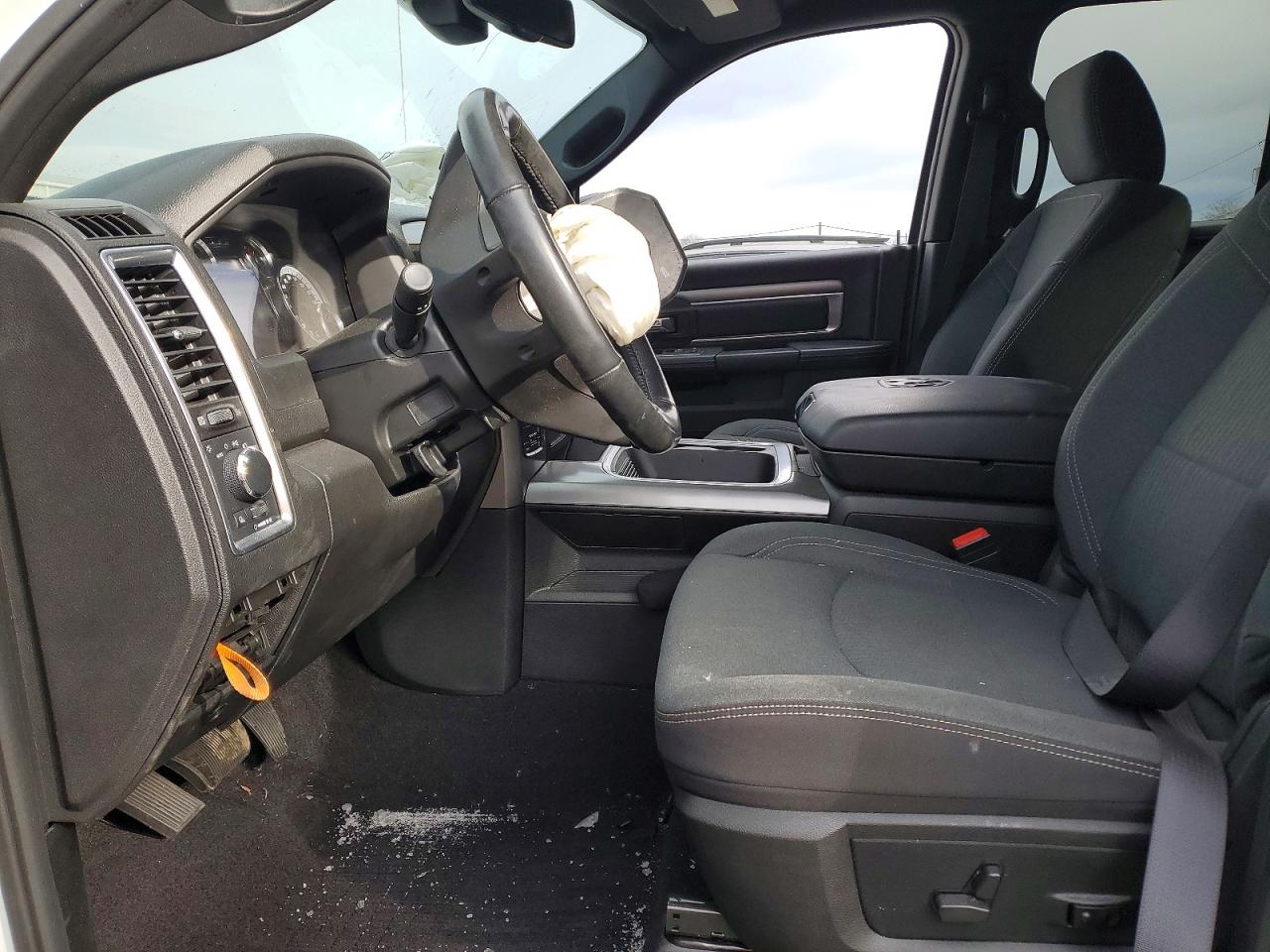 2023 RAM 1500 CLASSIC SLT photo 7