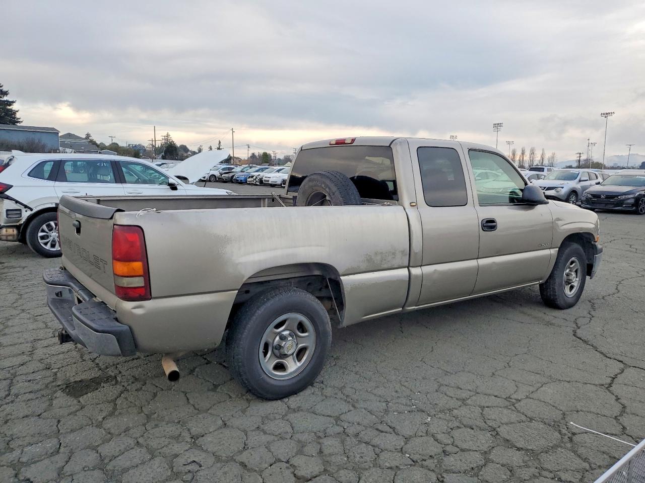 2002 CHEVROLET SILVERADO C1500 photo 3