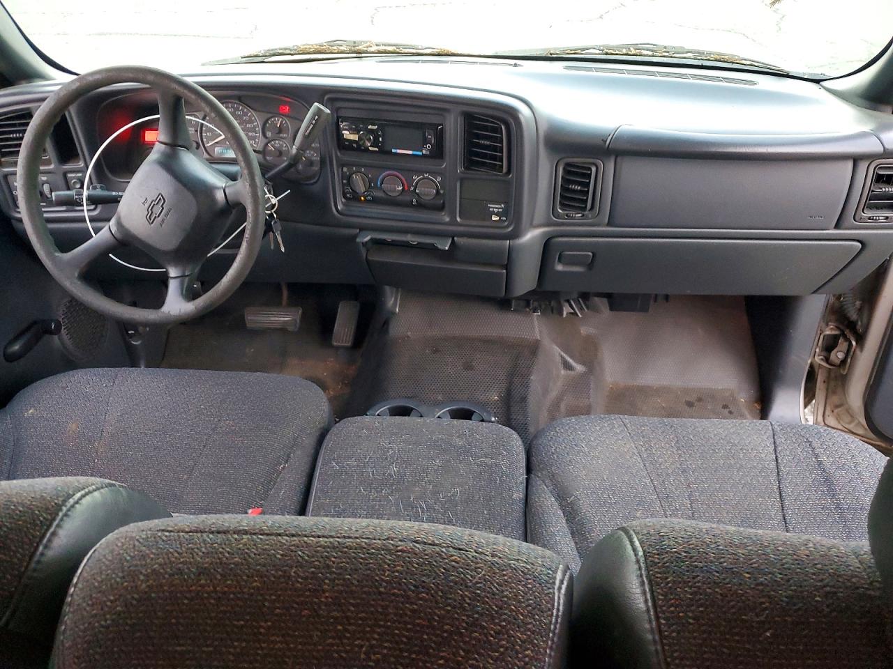 2002 CHEVROLET SILVERADO C1500 photo 8