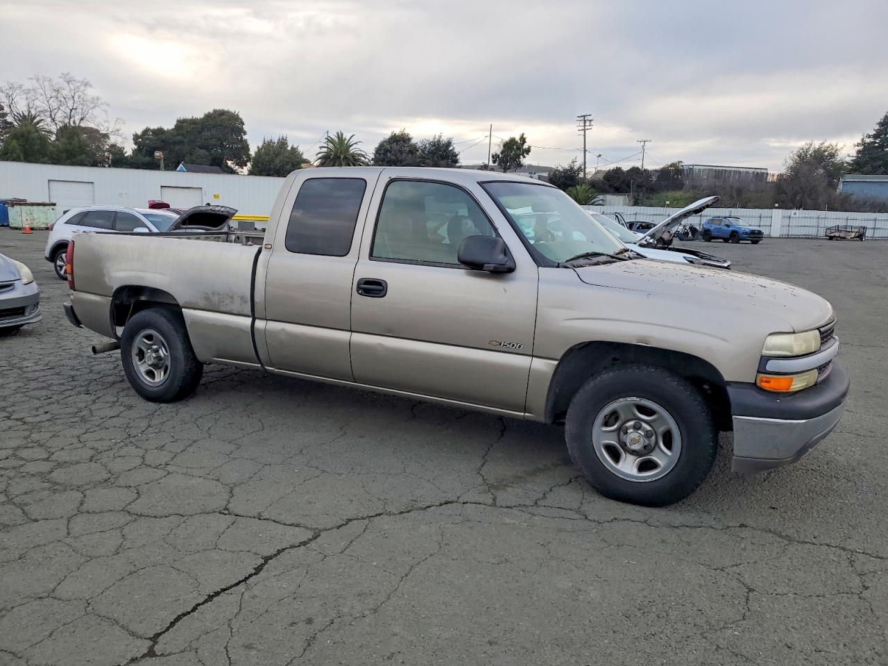 2002 CHEVROLET SILVERADO C1500 photo 4
