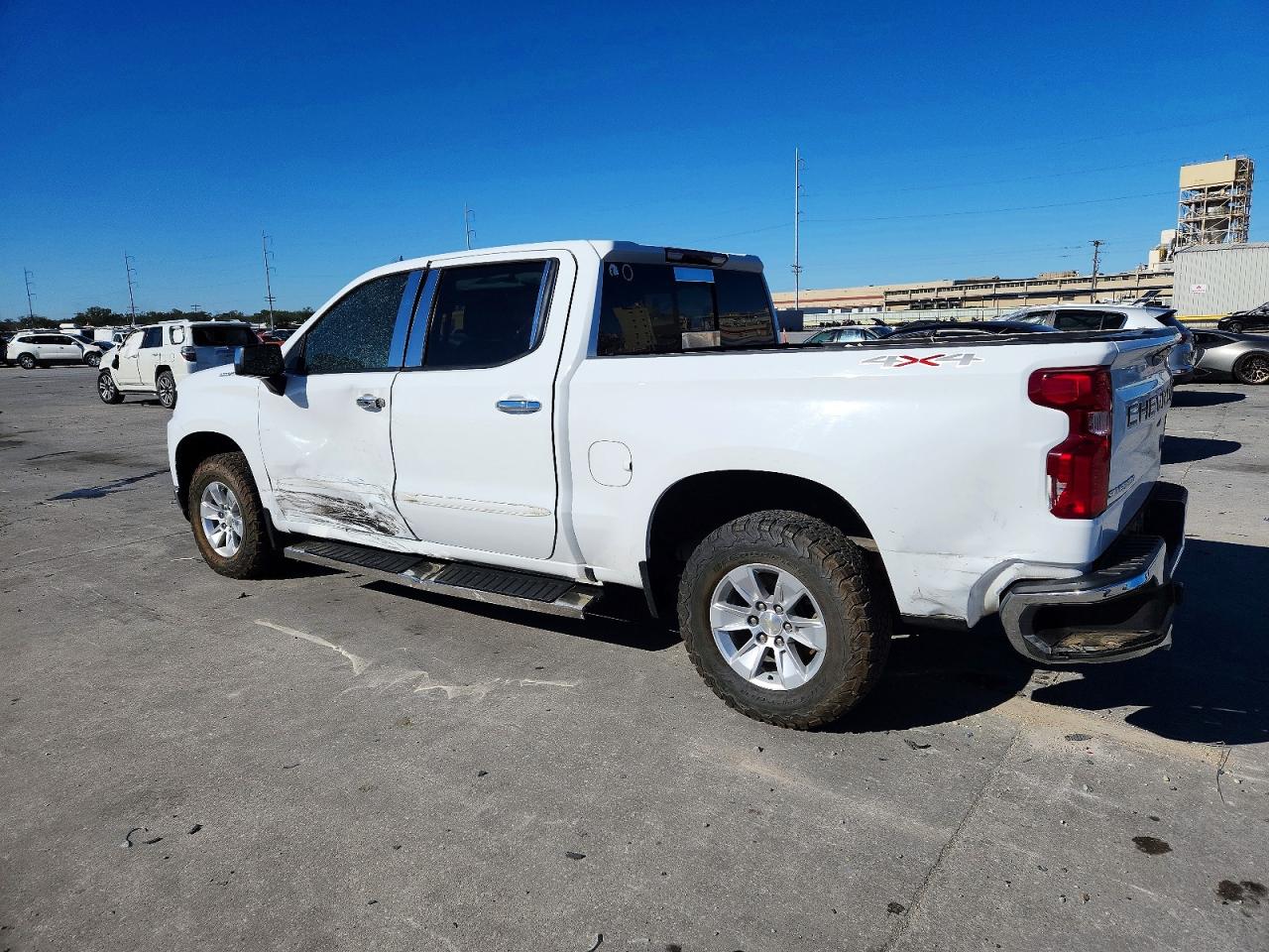 2020 CHEVROLET SILVERADO K1500 LT photo 2