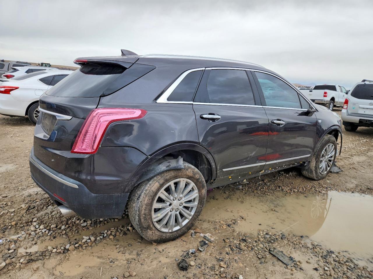 2017 CADILLAC XT5 LUXURY photo 3