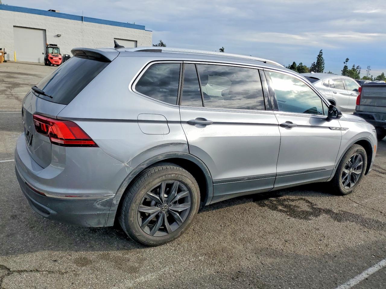 2024 VOLKSWAGEN TIGUAN SE photo 5