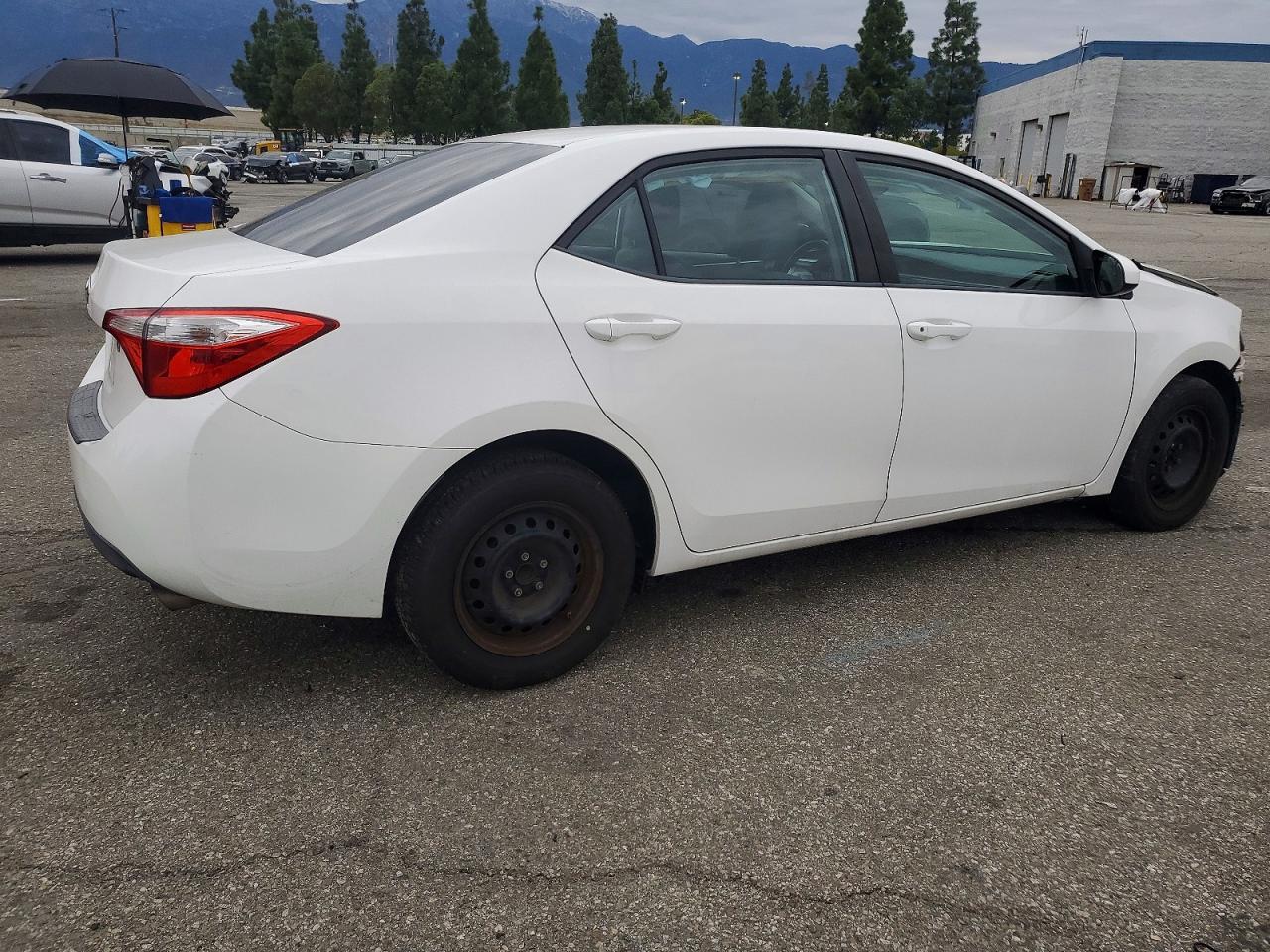 2014 TOYOTA COROLLA L photo 3