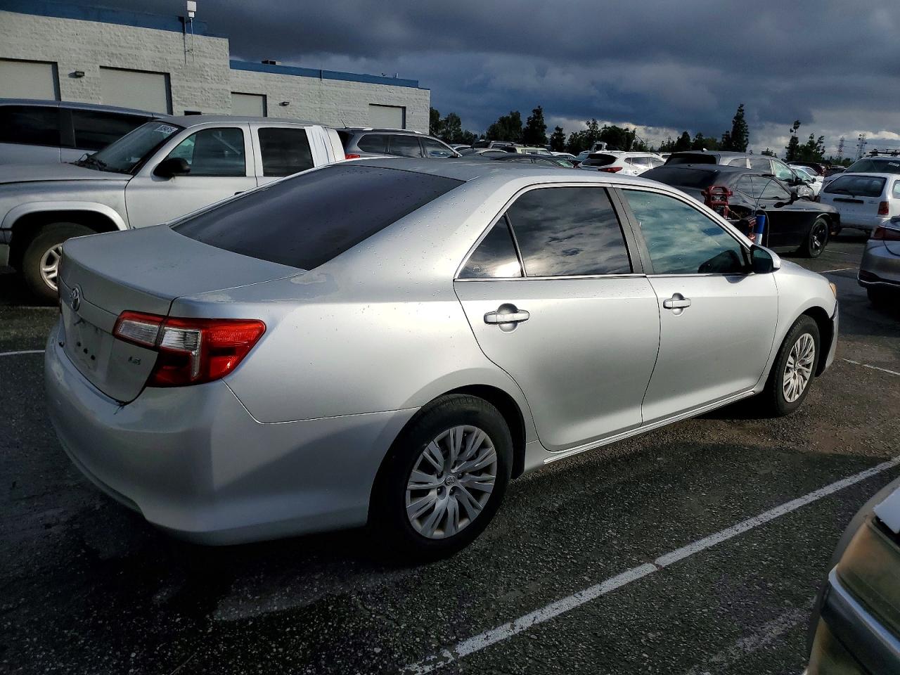 2012 TOYOTA CAMRY BASE photo 3