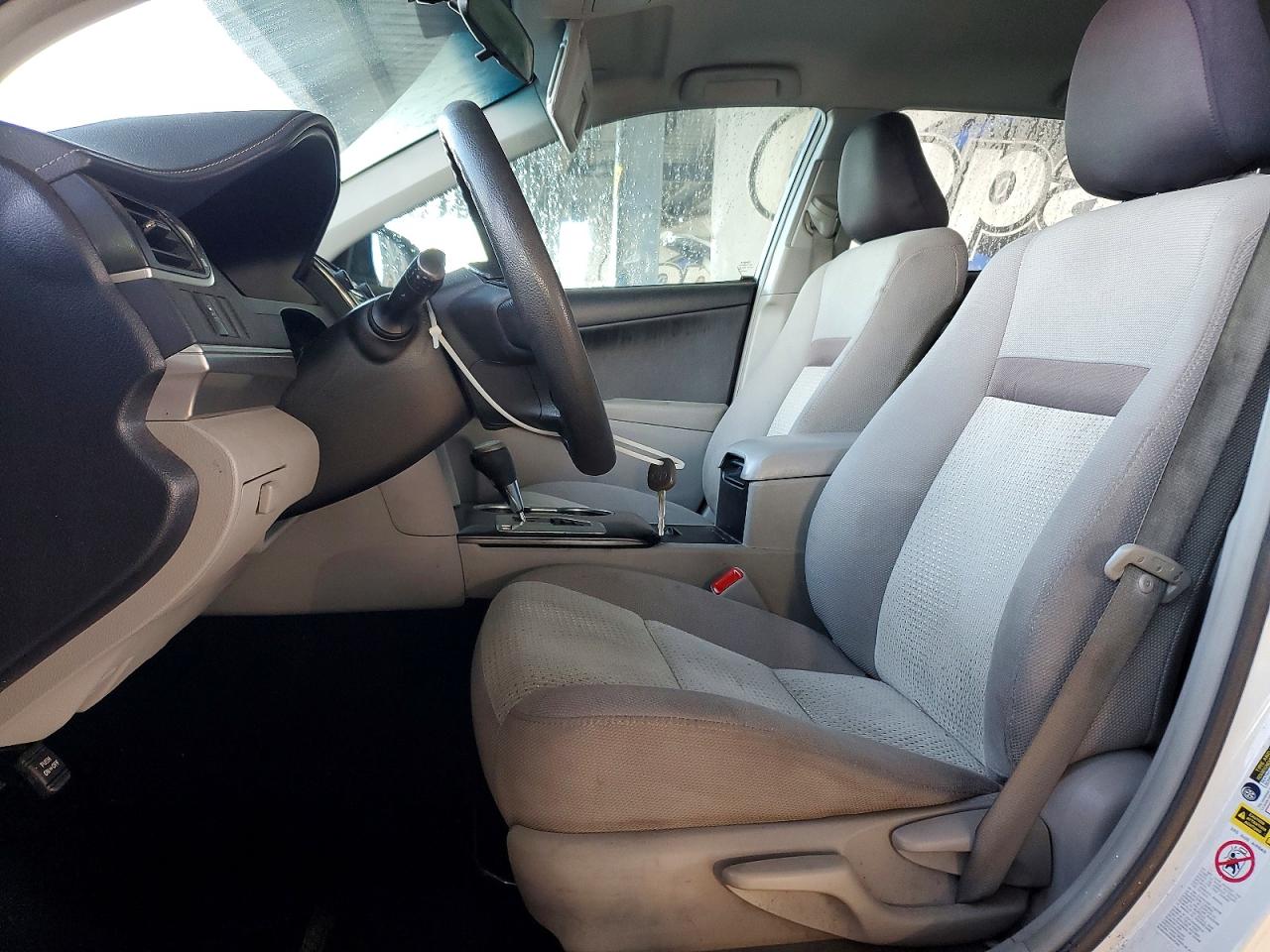 2014 TOYOTA CAMRY L photo 13