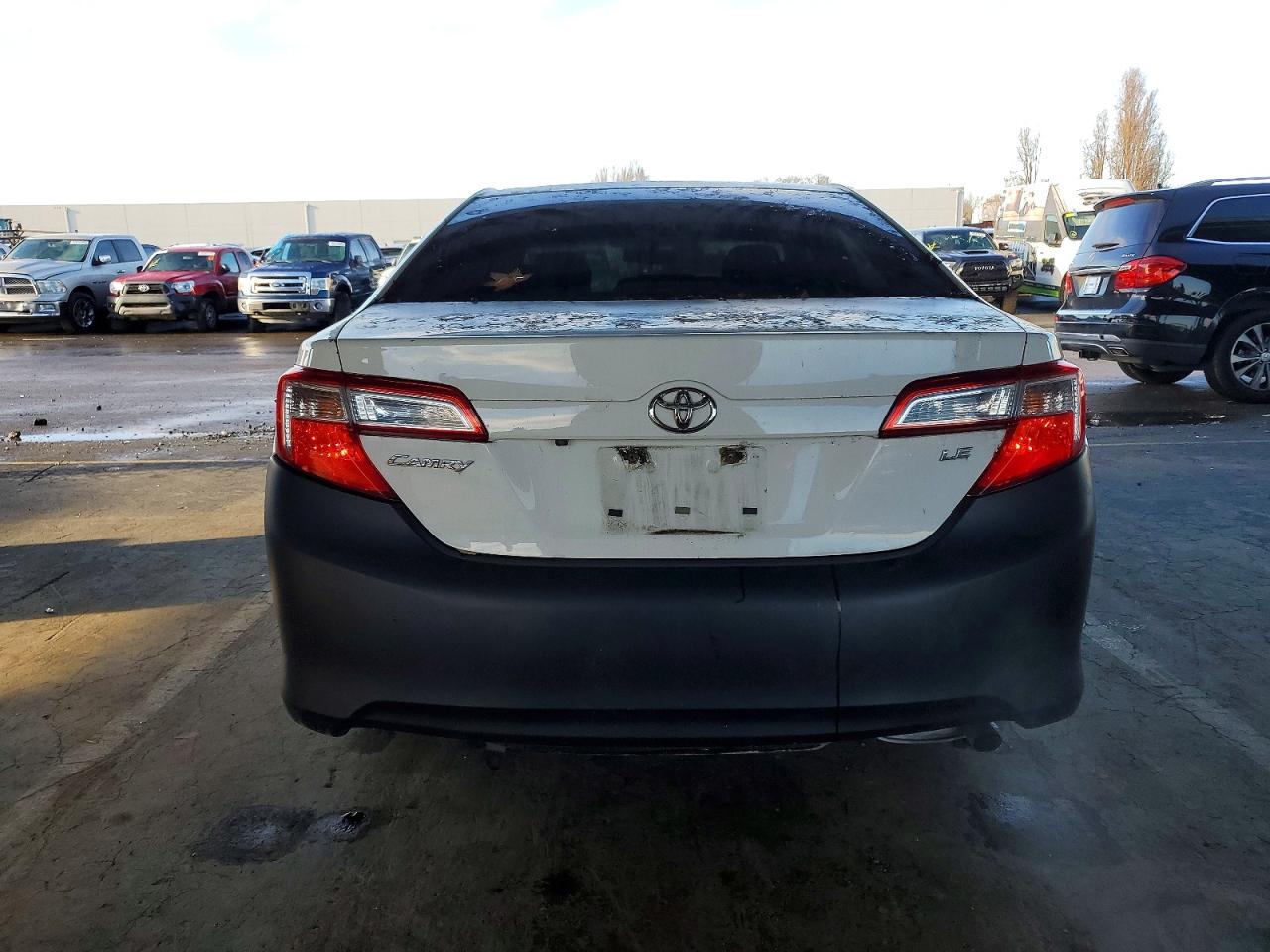 2014 TOYOTA CAMRY L photo 11