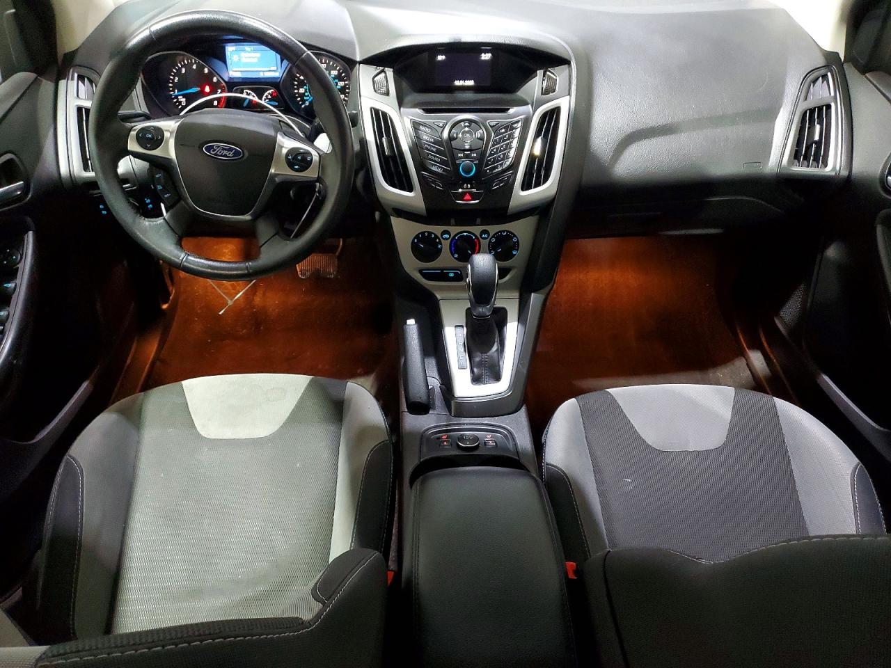 2014 FORD FOCUS SE photo 8